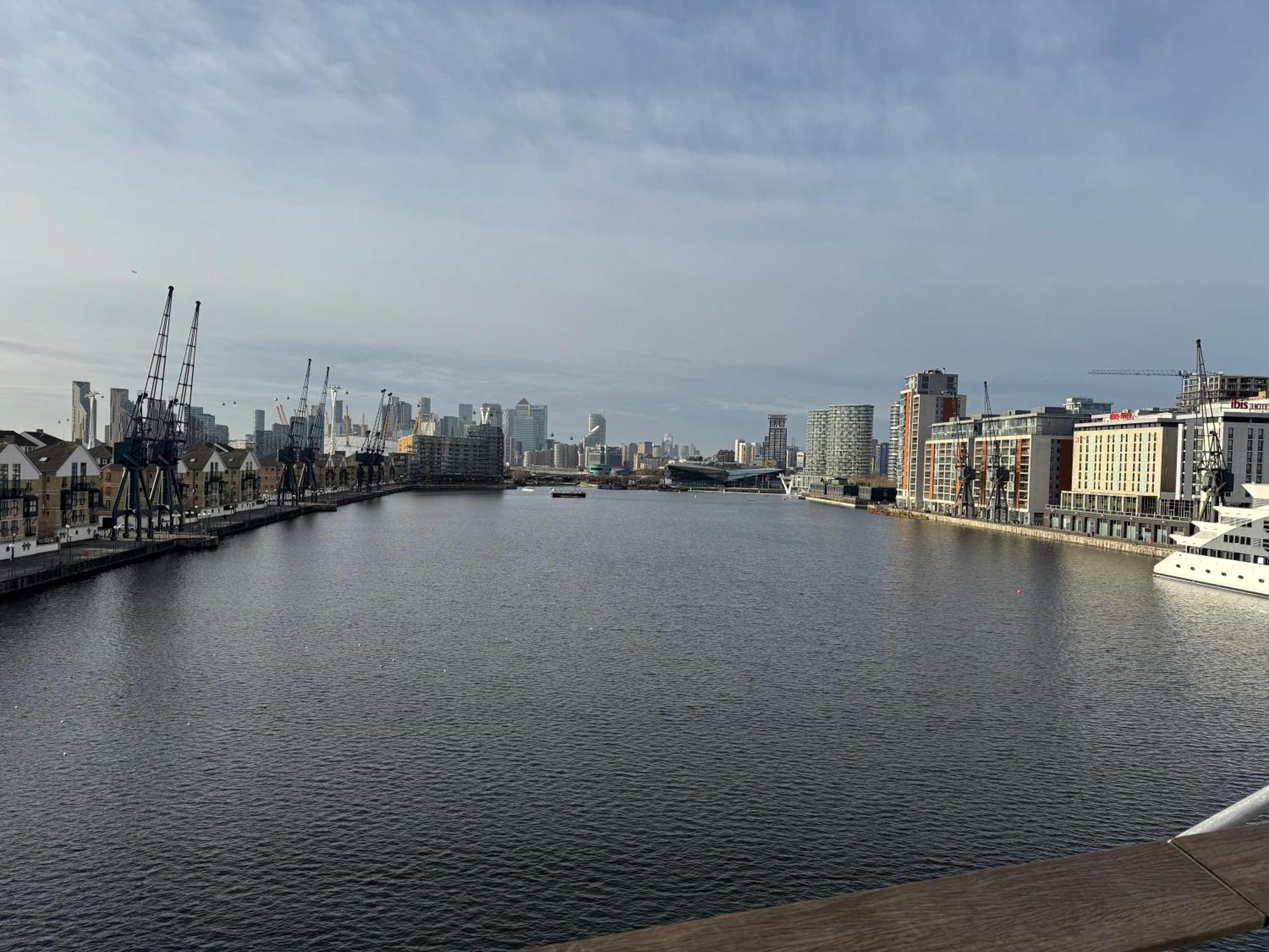 Waterfront Double With Fireplace In The Heart Of Royal Docks Homestay London